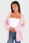 Sweterek w kolorze baby pink – delikatny i kobiecy